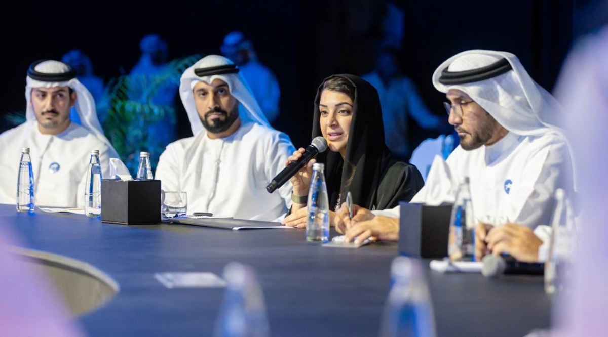 ريم الهاشمي تتحدث خلال جلسة «الرياضة كقوة ناعمة» بحضور غانم الهاجري