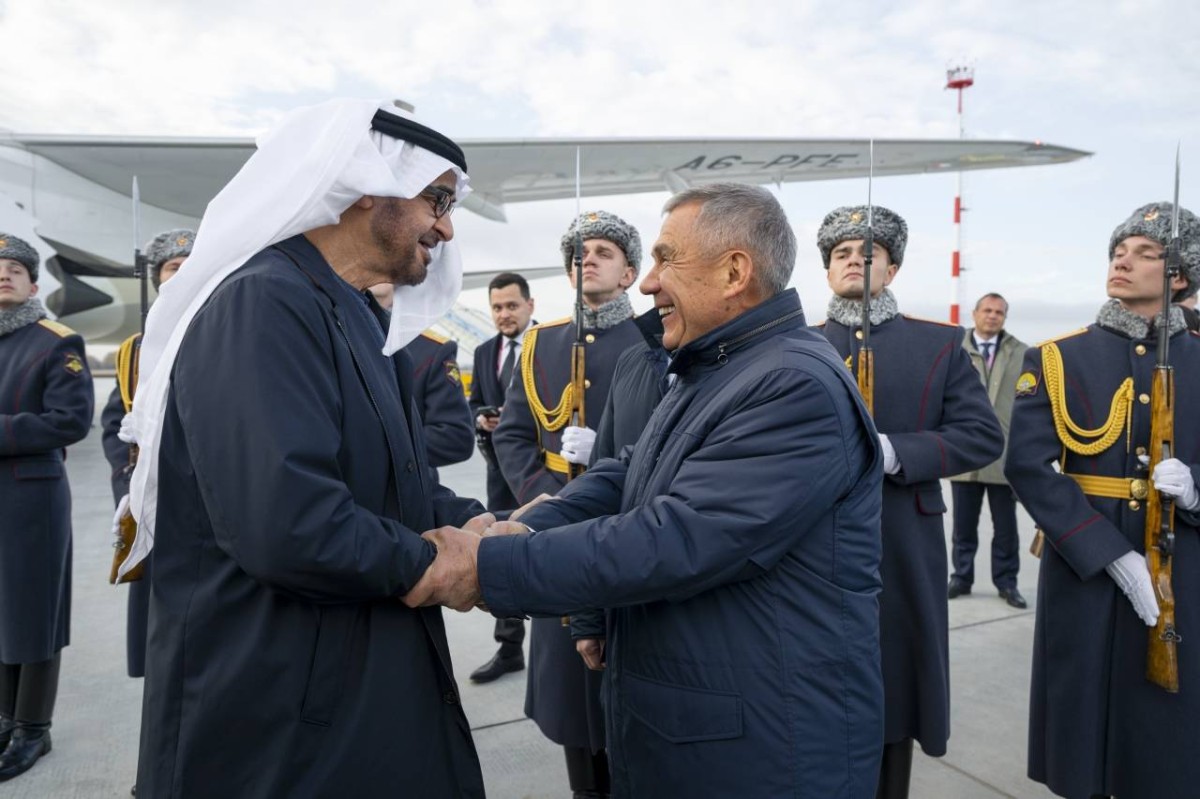 محمد بن زايد مصافحاً رستم مينيخانوف