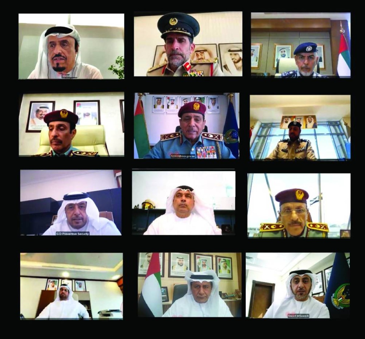 ضاحي خلفان مترئساً الاجتماع بحضور أعضاء المجلس