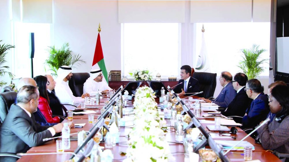 فاهم القاسمي خلال الاجتماع