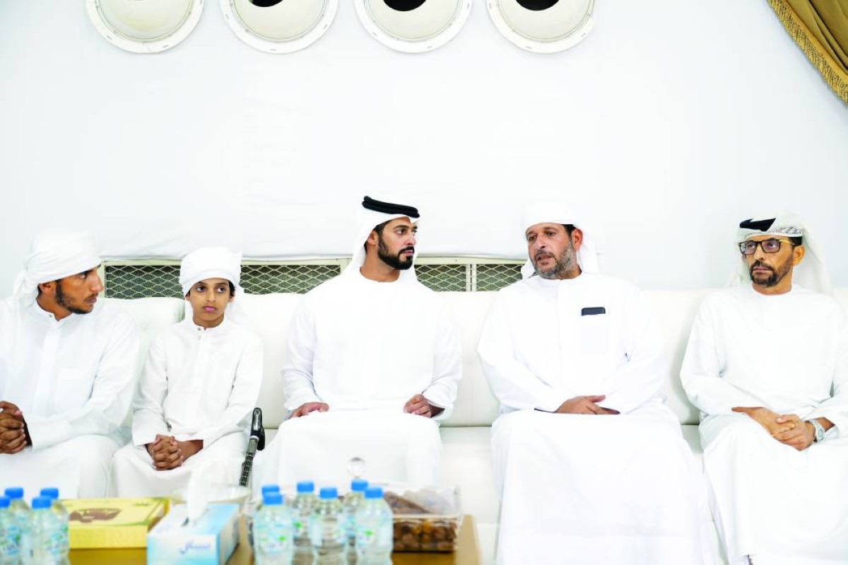 زايد بن حمدان بن زايد خلال تقديم واجب العزاء