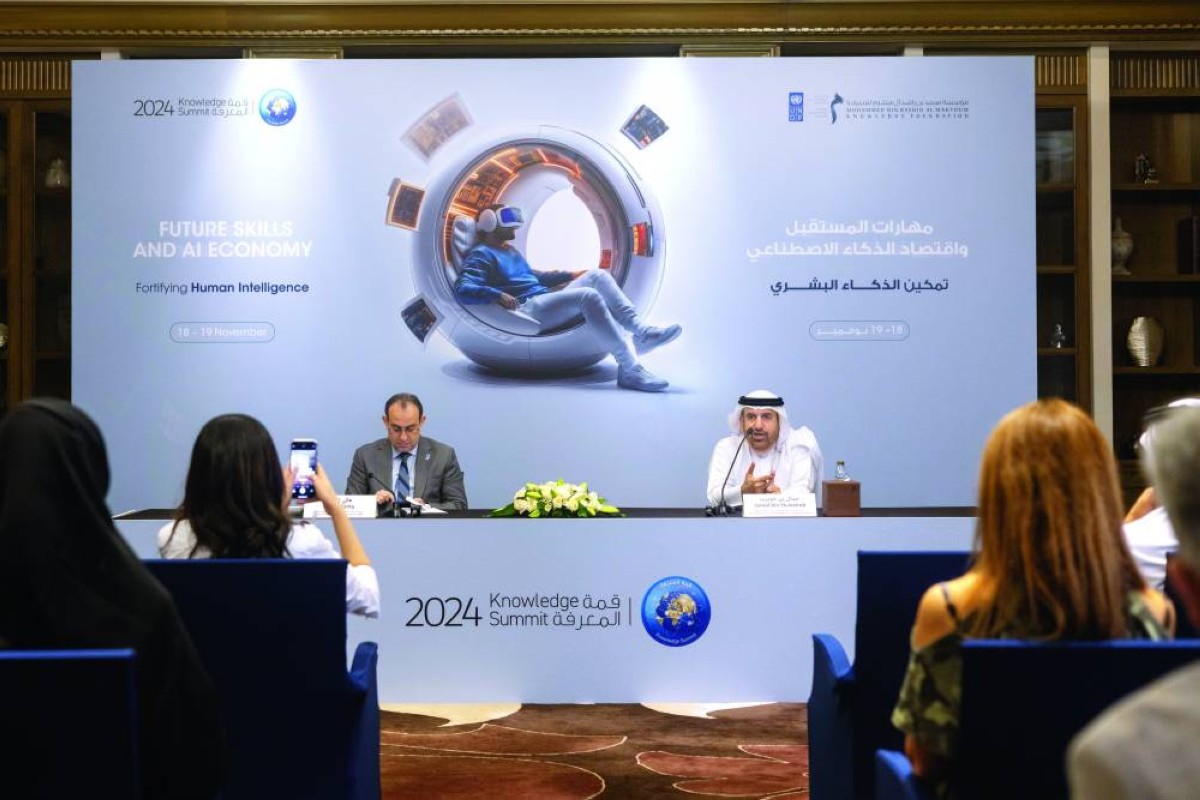 جمال بن حويرب وهاني تركي خلال المؤتمر 