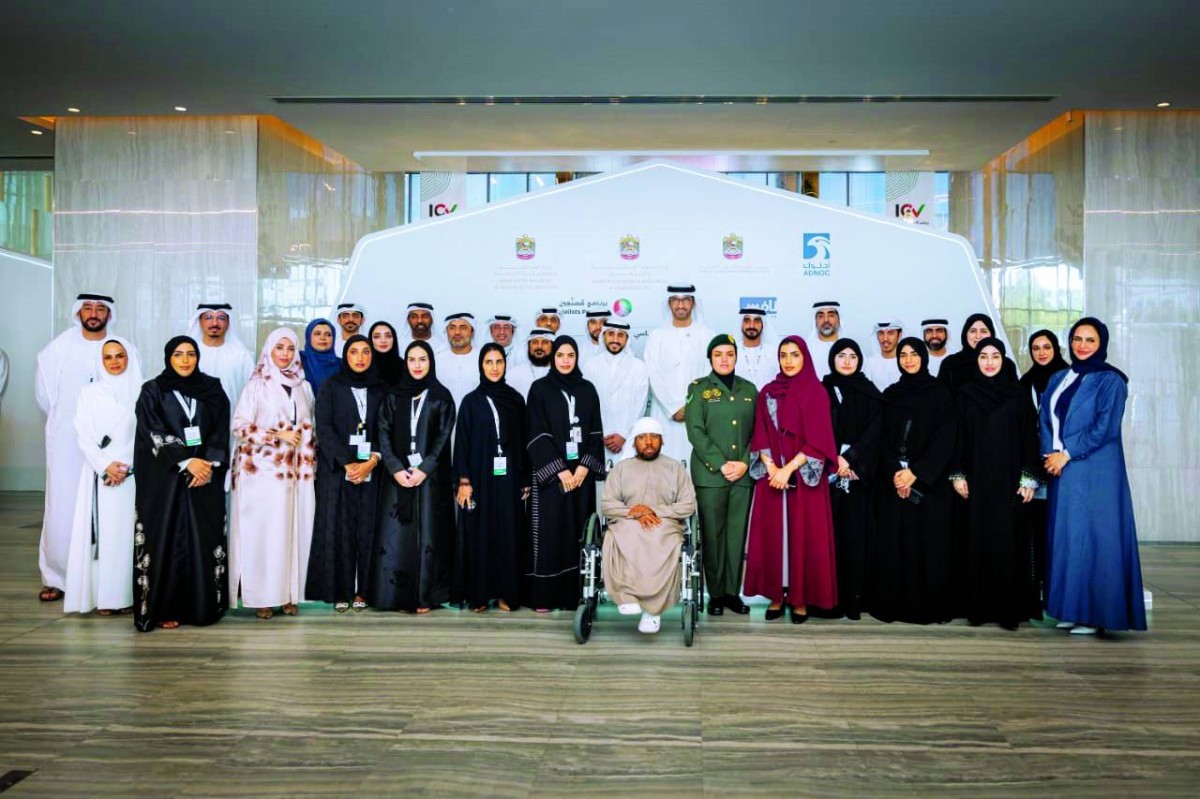 سلطان الجابر خلال زيارة المعرض