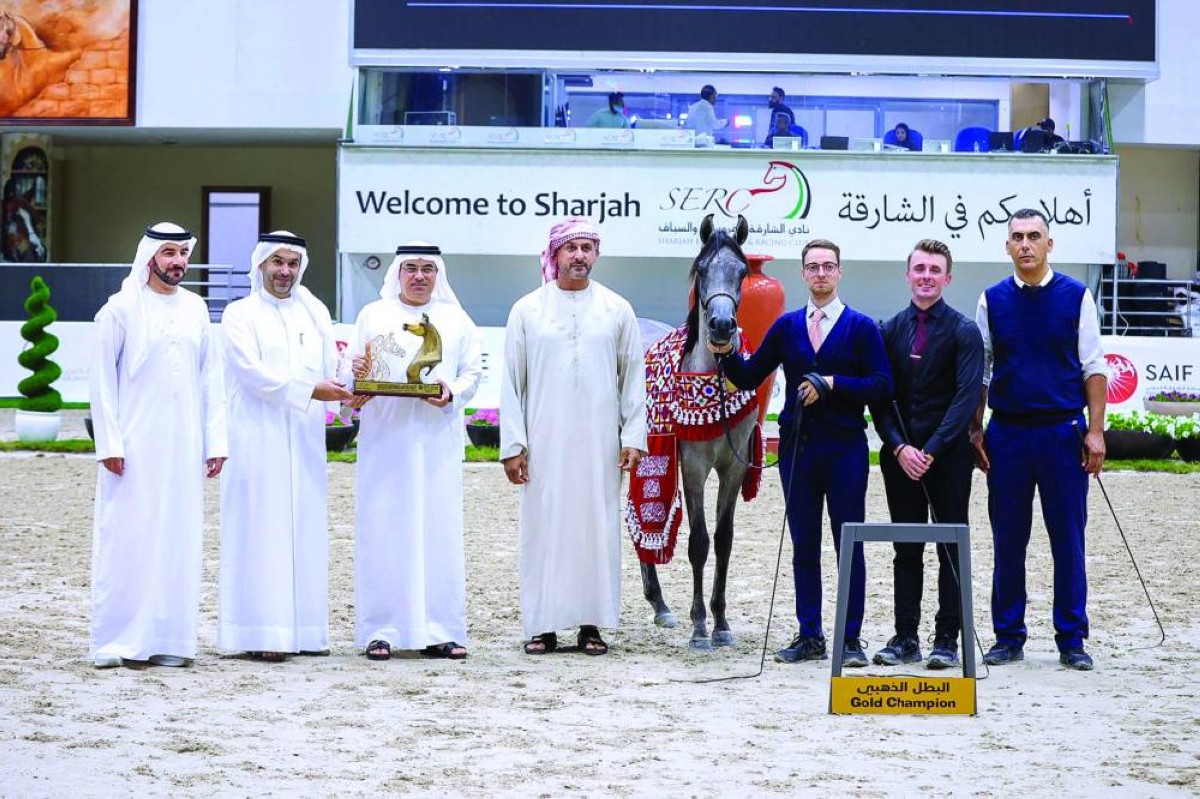 محمد التوحيدي وعبد العزيز المرزوقي خلال تتويج «دي سدن»