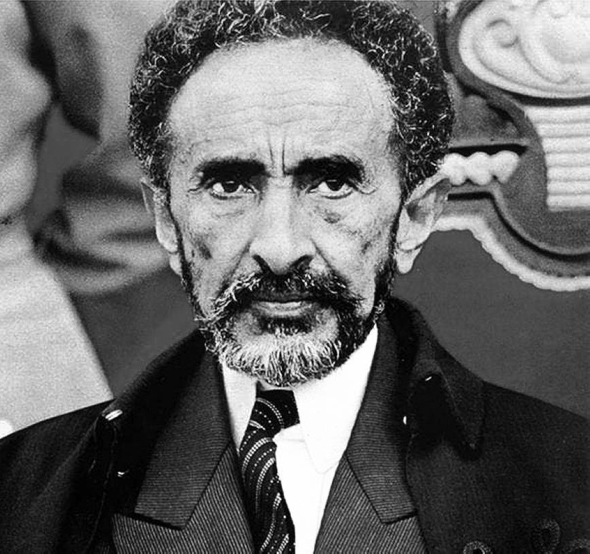 1930 - تتويج هيلا سيلاسي إمبراطوراً على إثيوبيا.