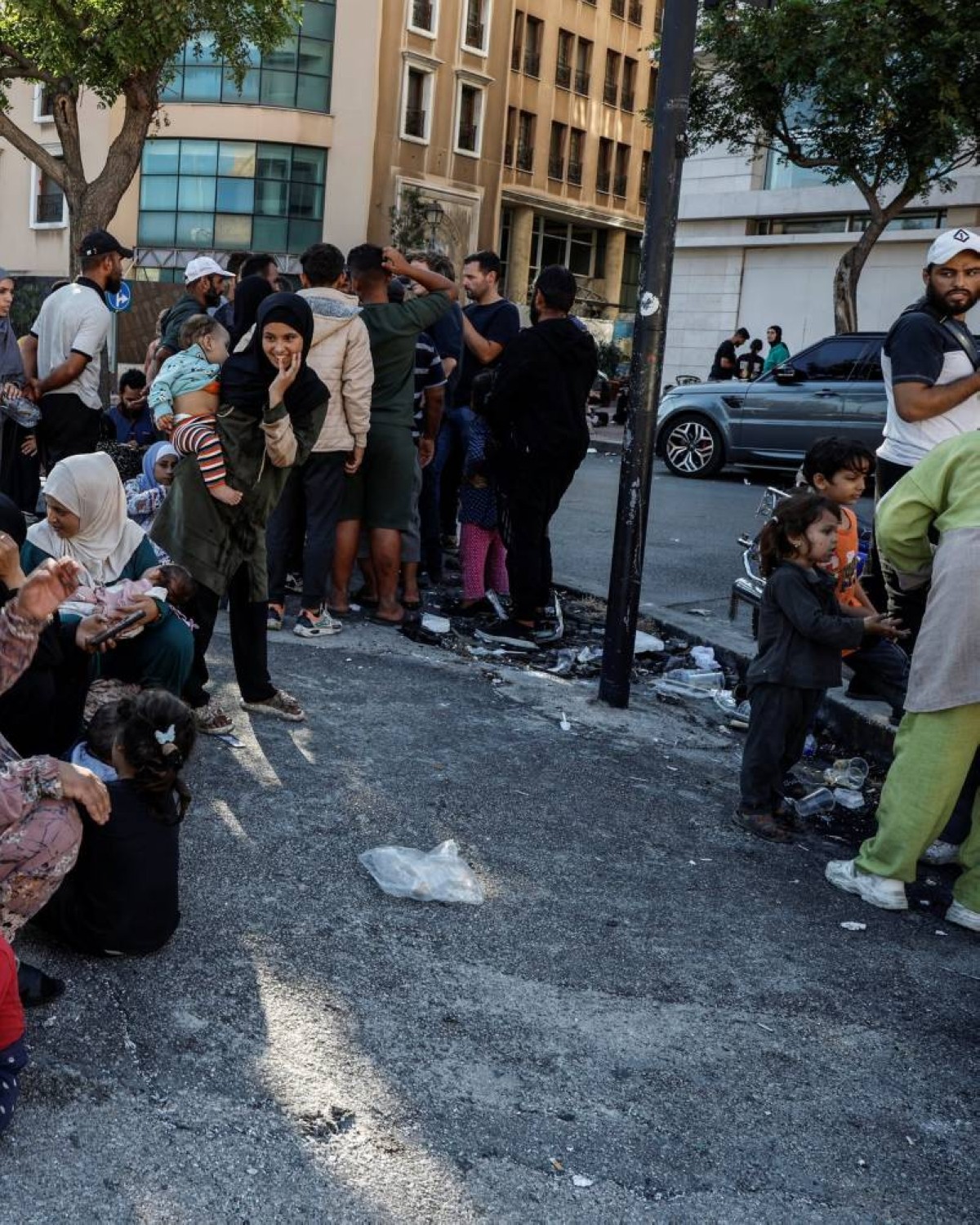 أين نذهب؟... آلاف النازحين بسبب الضربات الإسرائيلية في شرق لبنان
