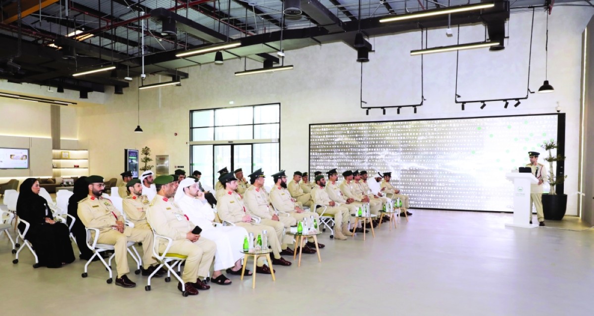 أحمد رفيع وعبدالله الغيثي والضباط خلال المحاضرة