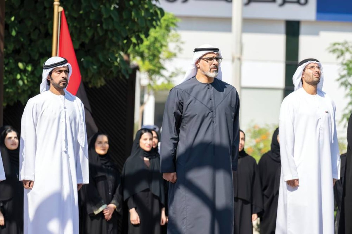 خالد بن محمد خلال فعالية رفع العلم بحضور خليفة بن طحنون ومحمد المبارك