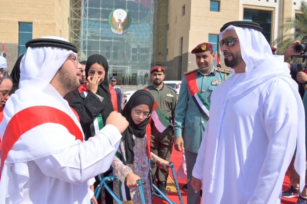 سيف بن زايد خلال فعالية رفع العلم