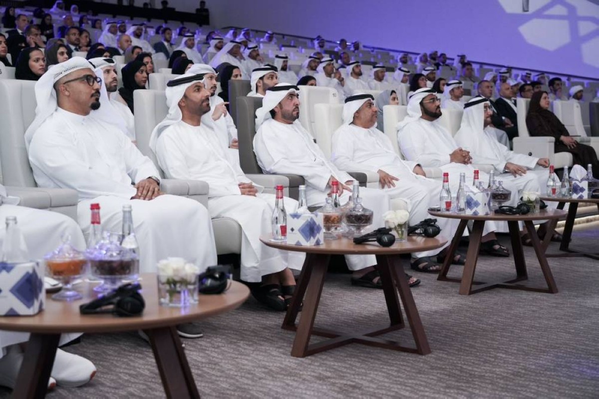 أحمد بن مسحار وعدد من المسؤولين والمشاركين في «الأسبوع التشريعي»