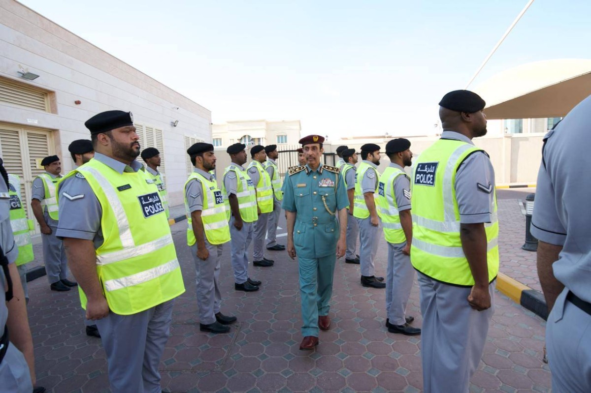 سلطان النعيمي خلال تفقده المركز