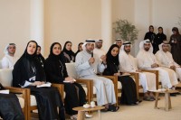 سلطان النيادي متحدثاً خلال الخلوة