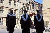 الجامعات البريطانية ترفع الرسوم لأول مرة منذ 8 سنوات