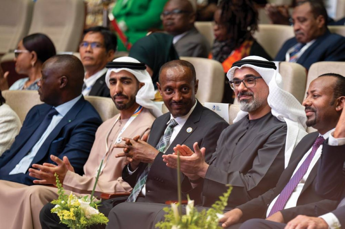 خالد بن محمد وآبي أحمد وشخبوط بن نهيان خلال المؤتمر