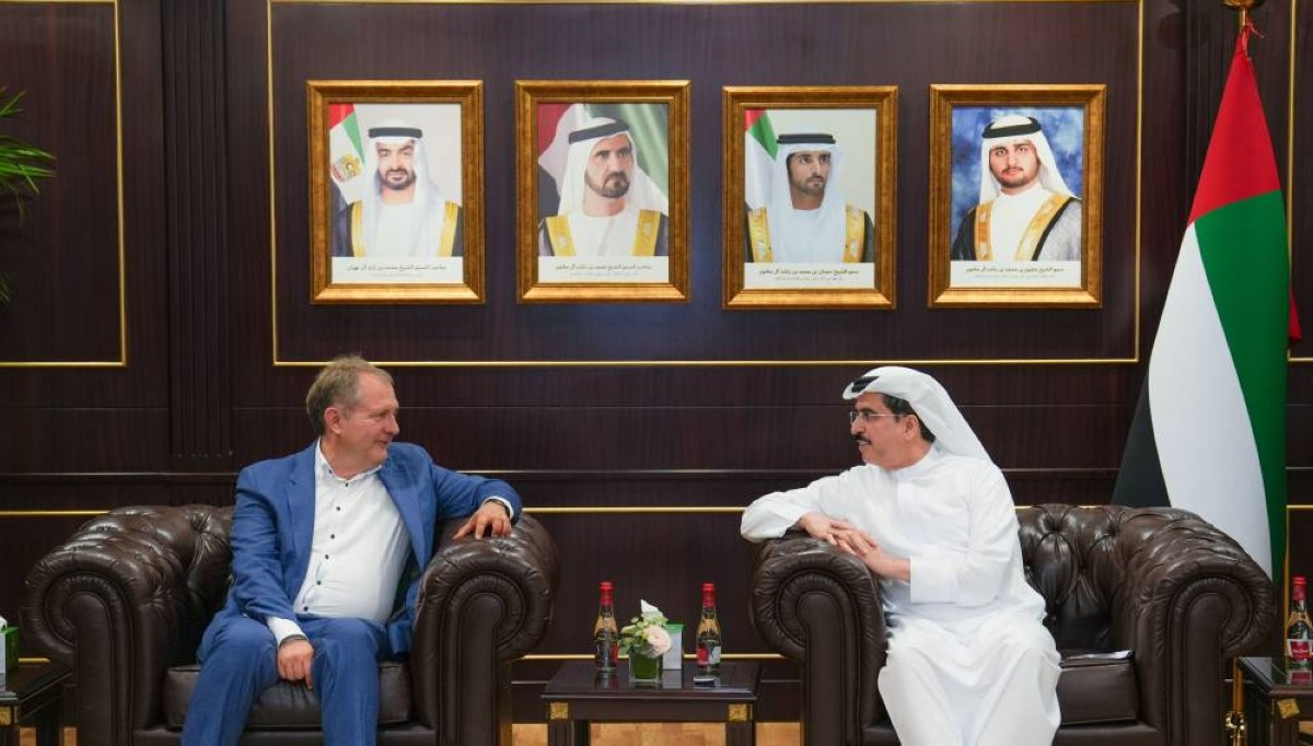 سعيد الطاير خلال استقباله ينس كيرستان
