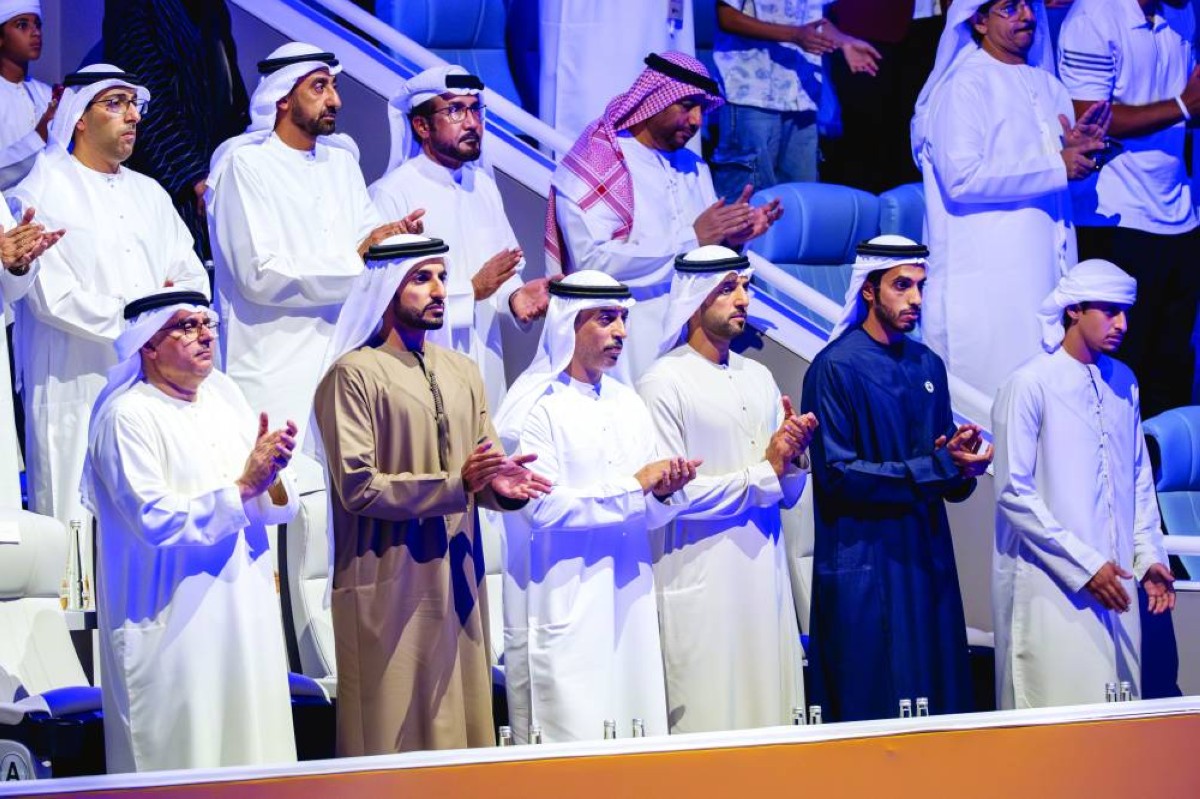 محمد بن خليفة بن خالد وراشد النعيمي خلال الاحتفال بحضور أحمد الفلاسي وعبدالرحمن العور وسلطان النيادي