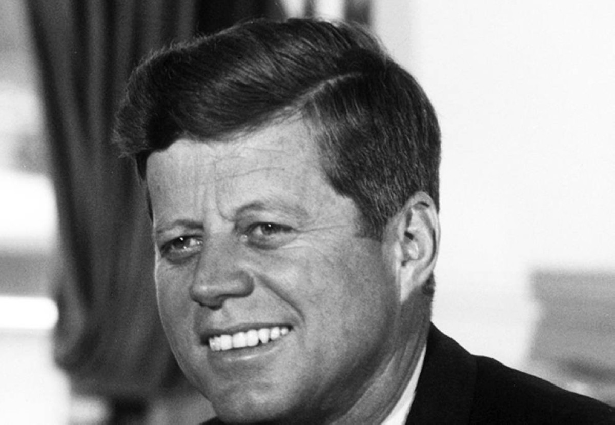 1960 انتخاب جون كينيدي رئيساً للولايات المتحدة الأمريكية.