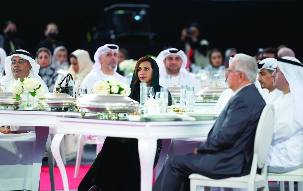 بدور القاسمي خلال حفل توزيع جوائز «ترجمان» بحضور أحمد العامري وعدد من المسؤولين