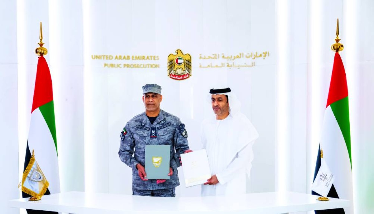 حمد الشامسي وحمدان الزيودي عقب توقيع المذكرة
