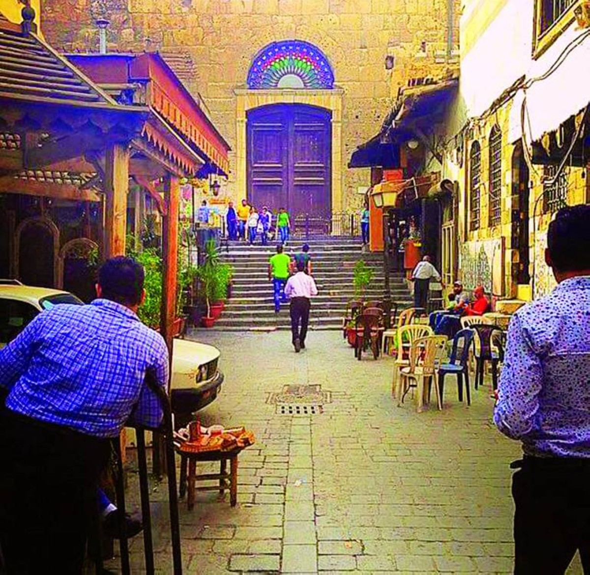 شوارع ومقاه وأسواق