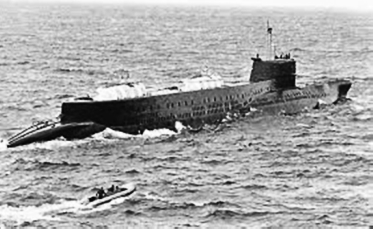 1974 السفن السوفيتية الكاسحة للألغام تنهي تطهير قناة السويس وخليجها من ألغام حرب 1967.