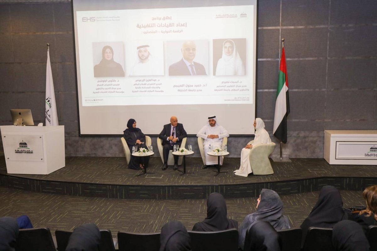 عبدالعزيز الزرعوني وحميد مجول وكلثوم البلوشي وأسماء نصيري خلال اللقاء