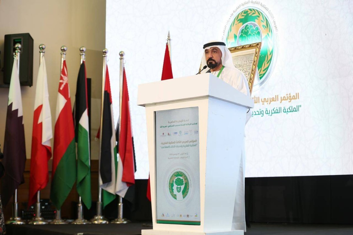 عبدالقدوس العبيدلي متحدثاً خلال المؤتمر