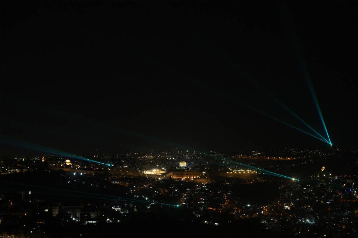 البلدة القديمة في القدس والقبة الذهبية لمسجد قبة الصخرة خلال عرض ضوئي في 7 نوفمبر الماضي 