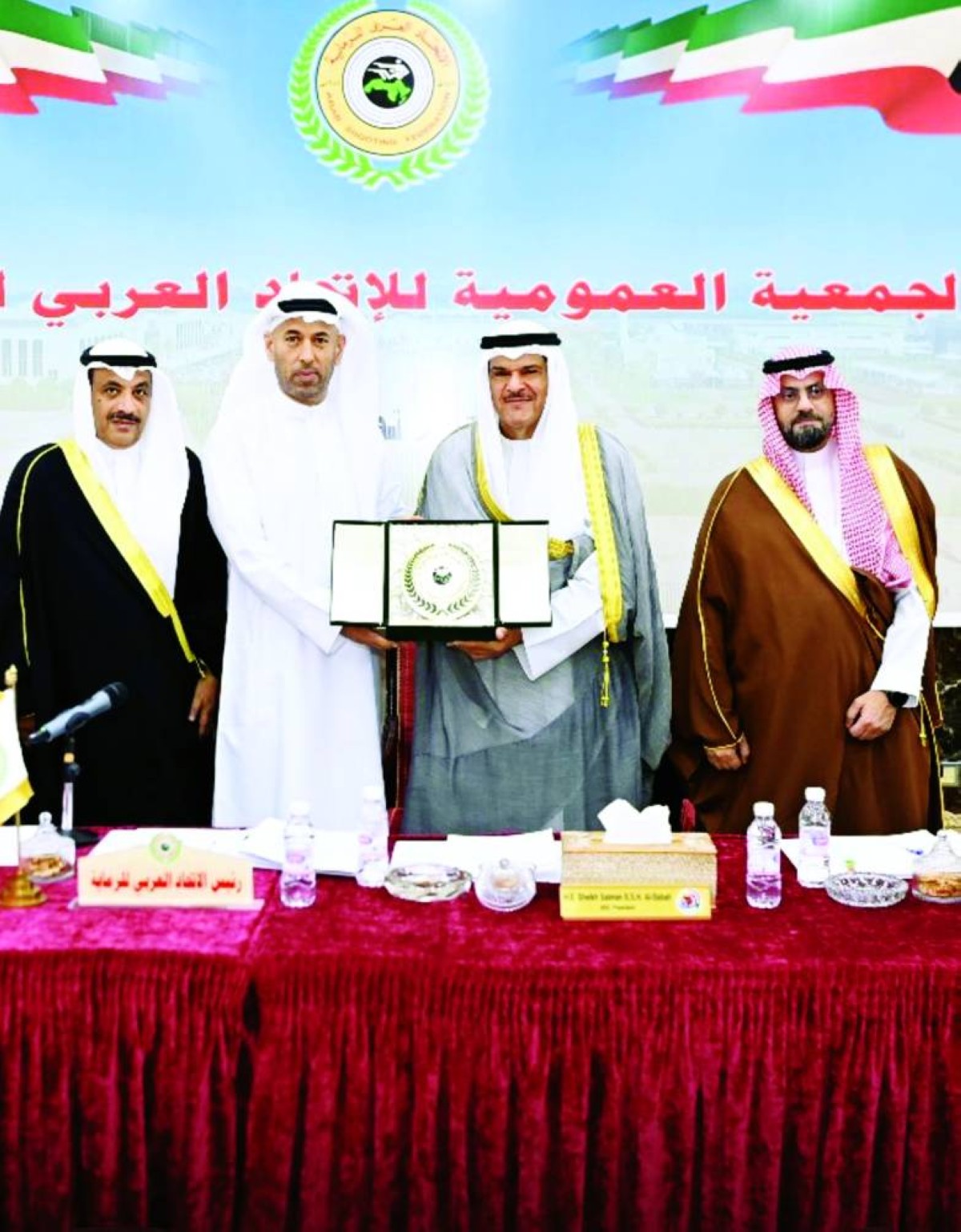 «عربي الرماية» يمنح بن يعقوب العضوية الشرفية الدائمة