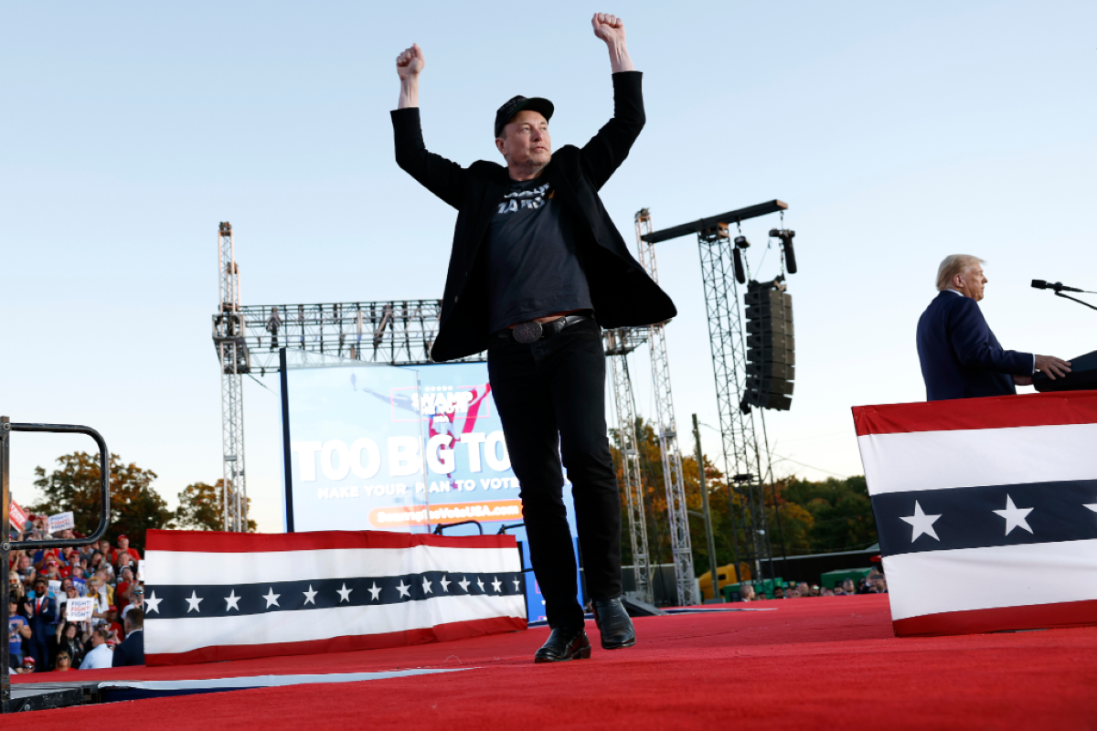 إيلون ماسك خلال إحدى حملات ترامب 