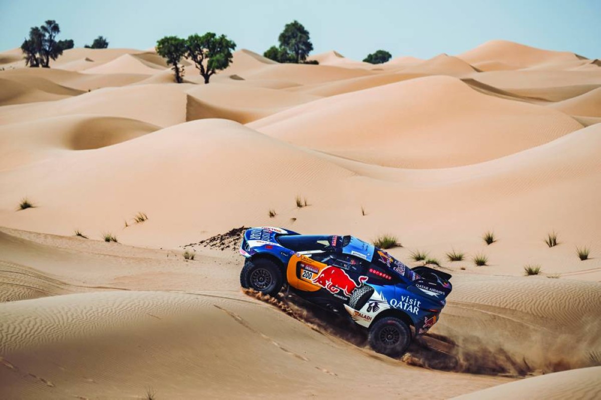 
الرالي يكسر سكون صحراء دبي في حدث يخطف أنظار العالم 