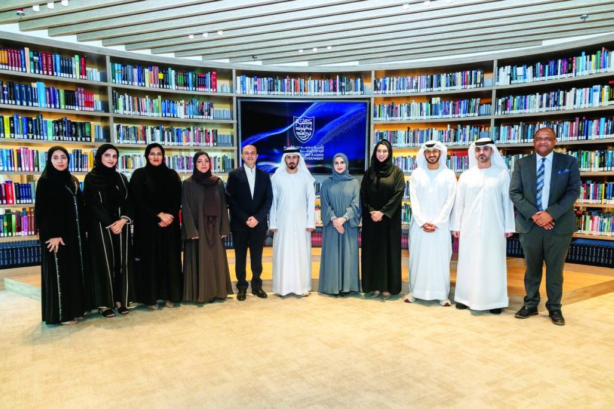 هالة بدري وعلي المري ومنى القرق وسعيد بن خرباش والحضور خلال الزيارة 