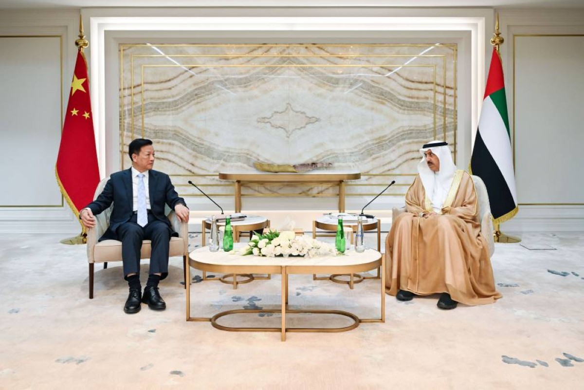 صقر غباش خلال استقبال هو ون رونغ