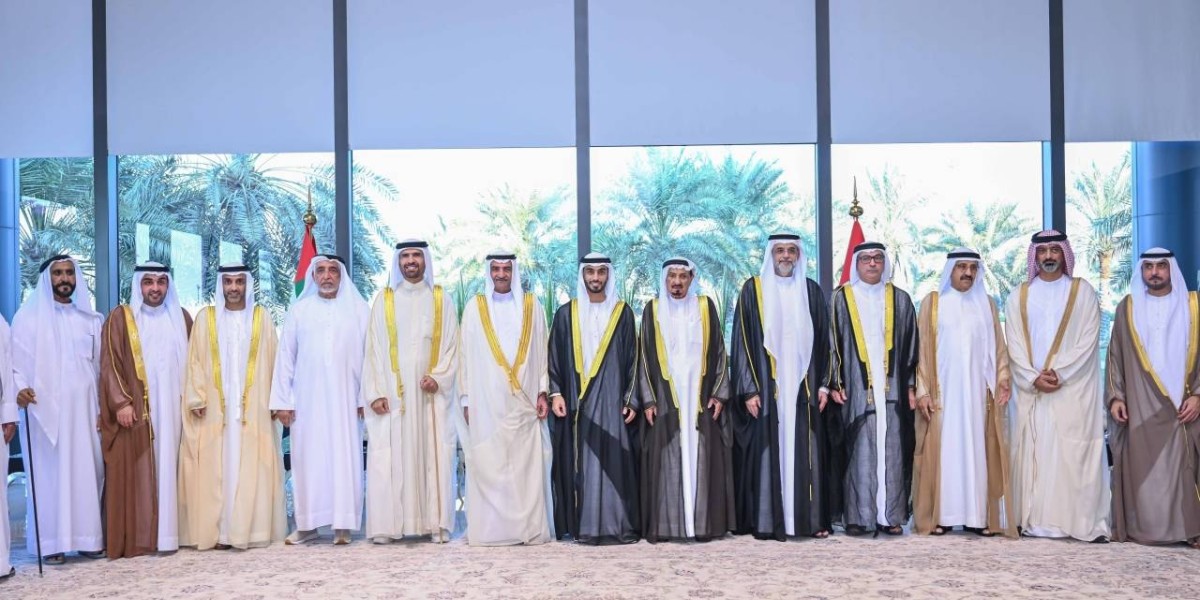 حميد النعيمي وحمد الشرقي وسلطان بن محمد بن سلطان وعمار وأحمد بن حميد وراشد الشرقي وفيصل بن صقر القاسمي ومحمد بن سعود القاسمي والشيوخ وسعيد الكندي والعريس