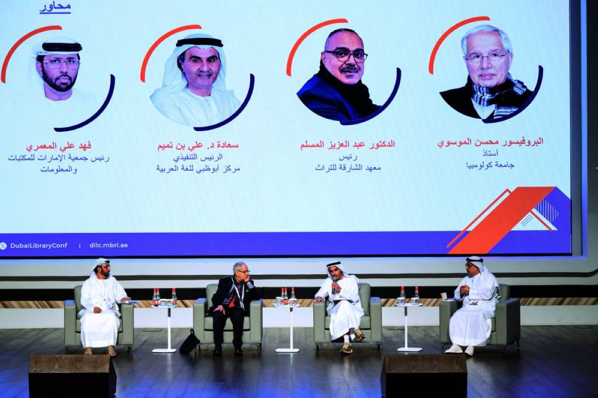 علي بن تميم وعبدالعزيز المسلم والحضور خلال إحدى جلسات المؤتمر