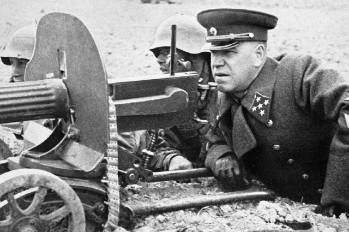 1942 الجيش الأحمر السوفييتي بقيادة جوكوف يبدأ عملية أورانوس في معركة ستالينغراد.
