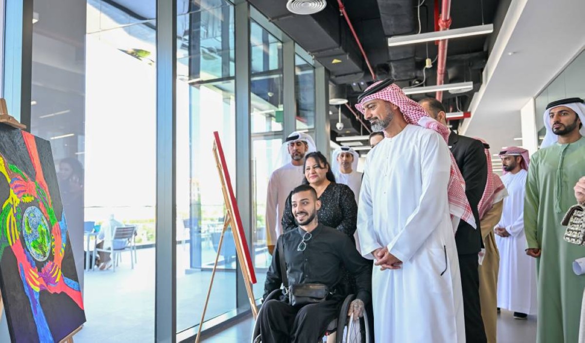 عمار النعيمي خلال افتتاح المركز بحضور راشد بن حميد