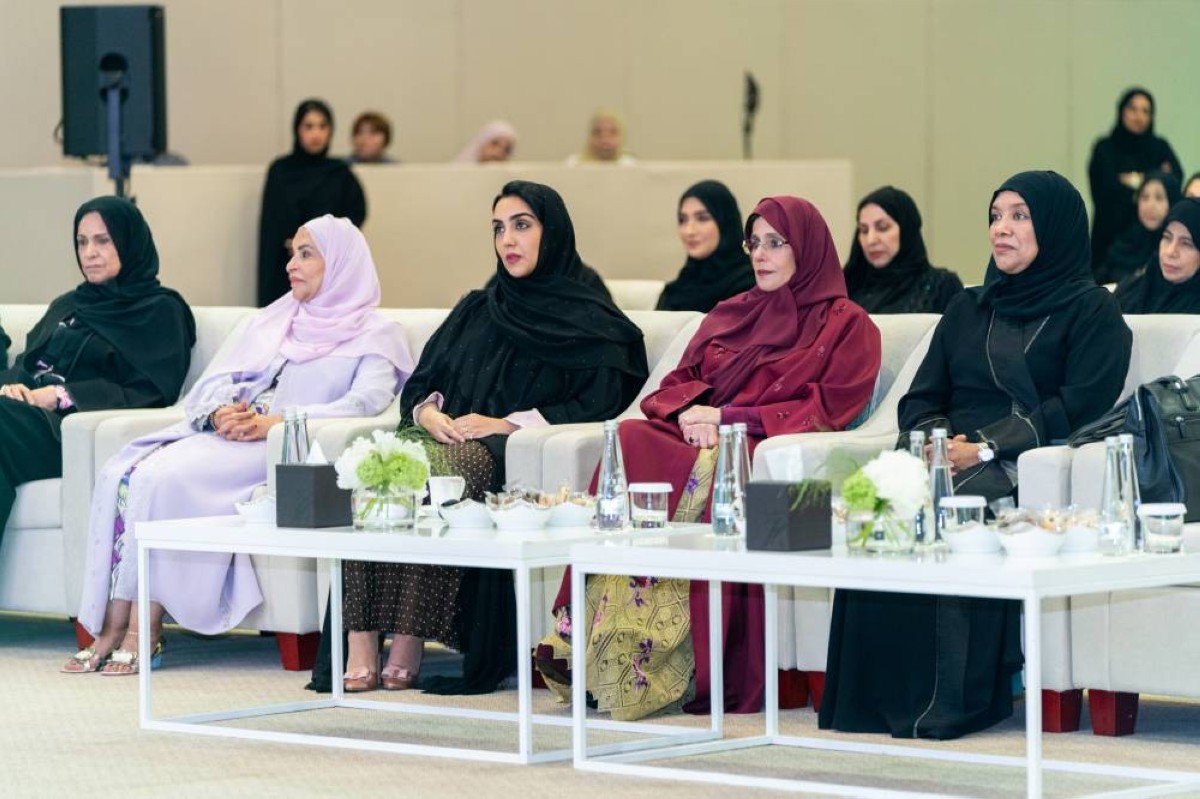 جواهر القاسمي تتابع فعاليات الجلسة