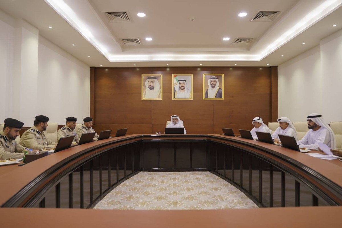 ولي عهد الشارقة مترئساً الاجتماع