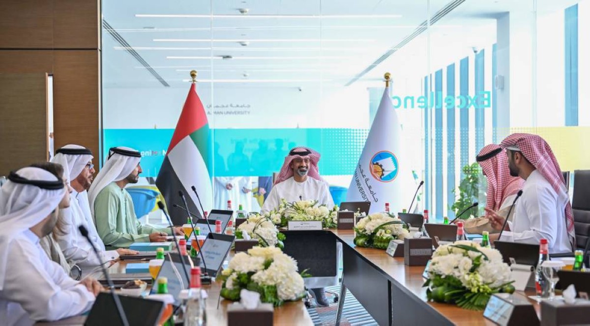 عمار النعيمي مترئساً اجتماع مجلس أمناء جامعة عجمان بحضور راشد بن حميد