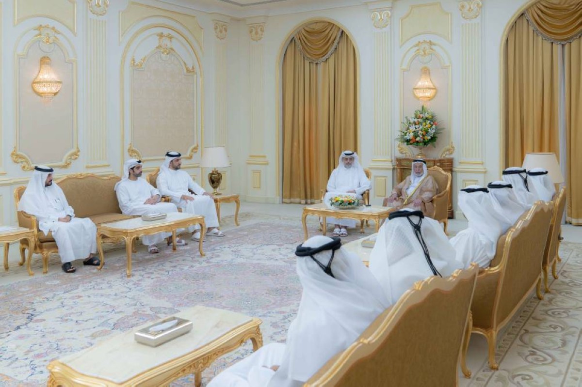 سلطان القاسمي خلال الاستقبال بحضور سلطان بن محمد بن سلطان وسلطان بن أحمد