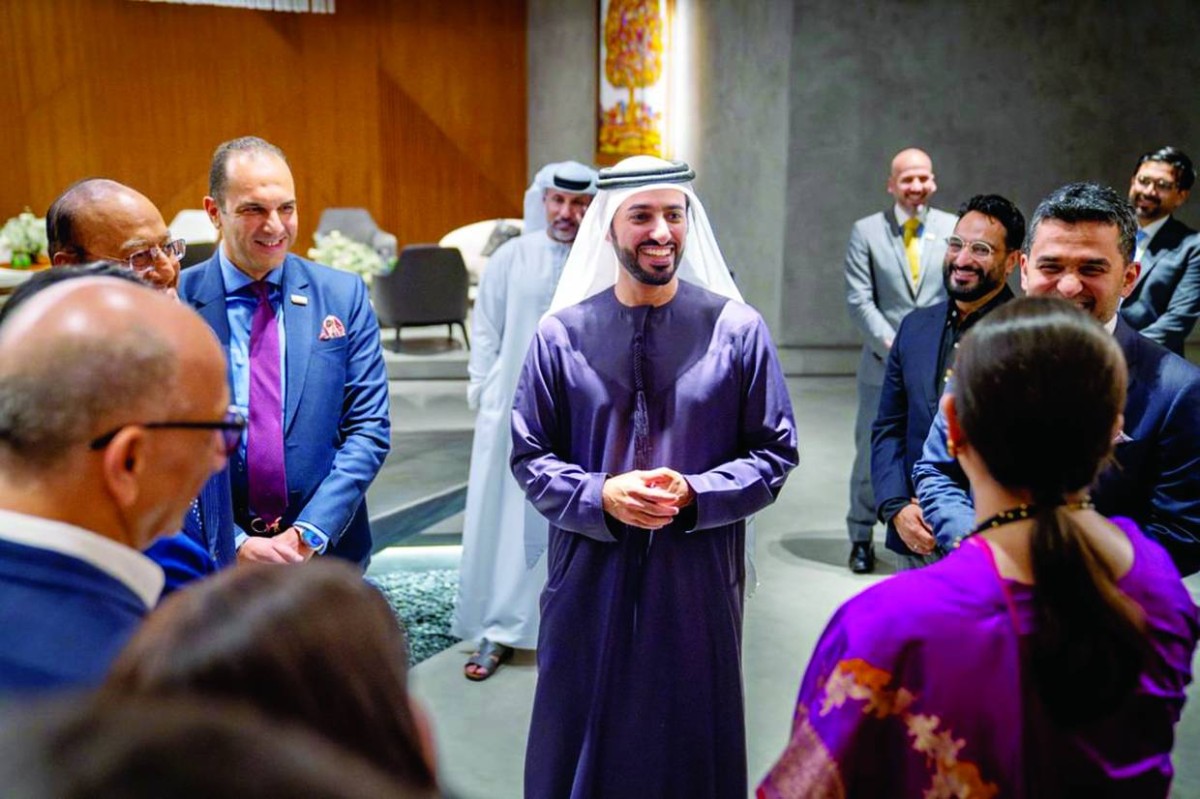 راشد بن حميد خلال حضوره الجلسة