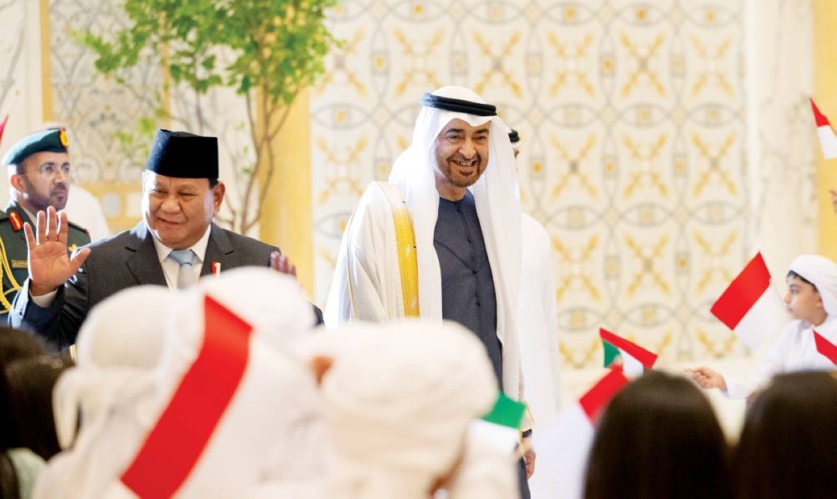  محمد بن زايد وبرابوو سوبيانتو خلال الاستقبال في قصر الوطن 