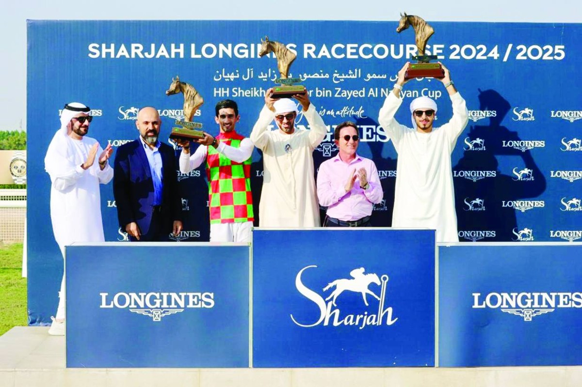 جانب من تتويج الفرس «فادية الوثبة» بطلة كأس الشوط الثالث