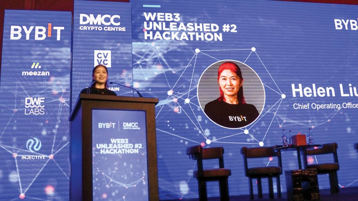 هيلين ليو متحدثة خلال الفعاليات