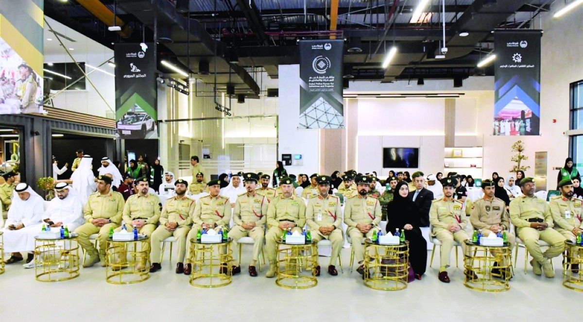 عبدالقدوس العبيدلي وكبار الضباط والحضور خلال الملتقى