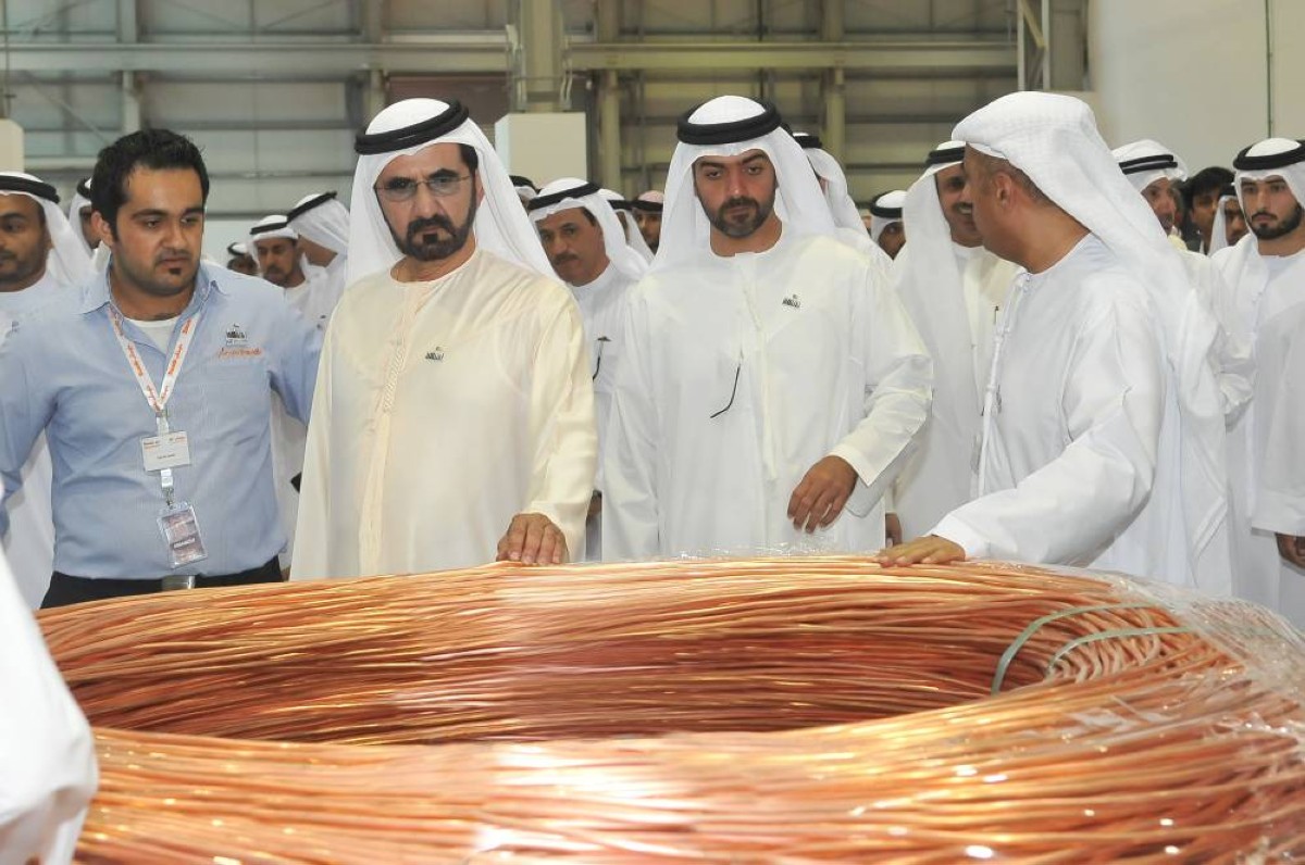 محمد بن راشد يطلع على إنتاج مصنع القضبان النحاسية في «دوكاب» بحضور حامد بن زايد | أرشيفية