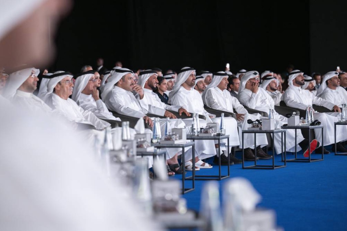 ذياب بن محمد خلال الافتتاح بحضور حشر بن مكتوم وعبدالله النعيمي وأنور قرقاش وزكي نسيبة وعبدالله آل حامد