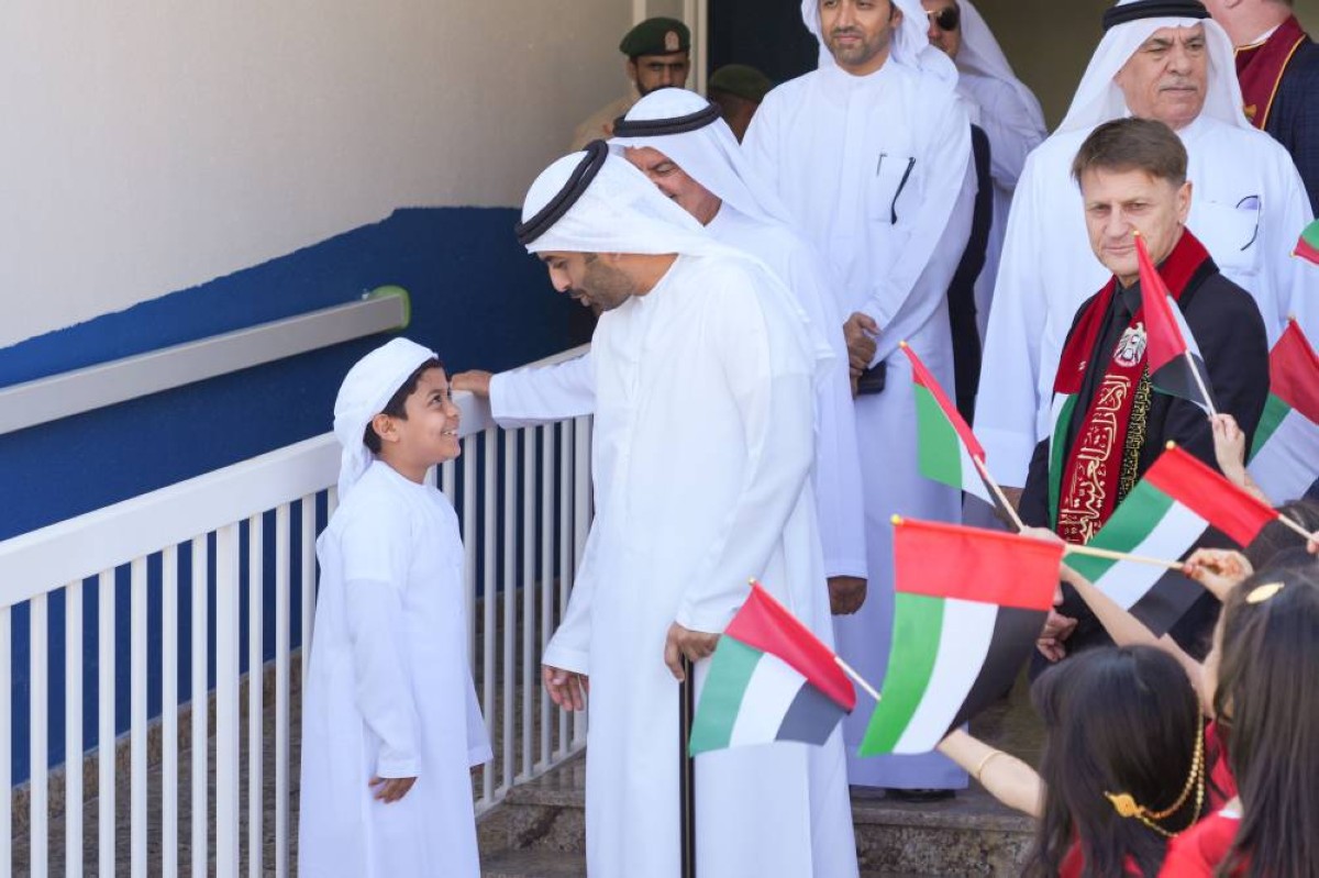 أحمد بن سعود خلال حضوره احتفالات أكاديمية رأس الخيمة بعيد الاتحاد