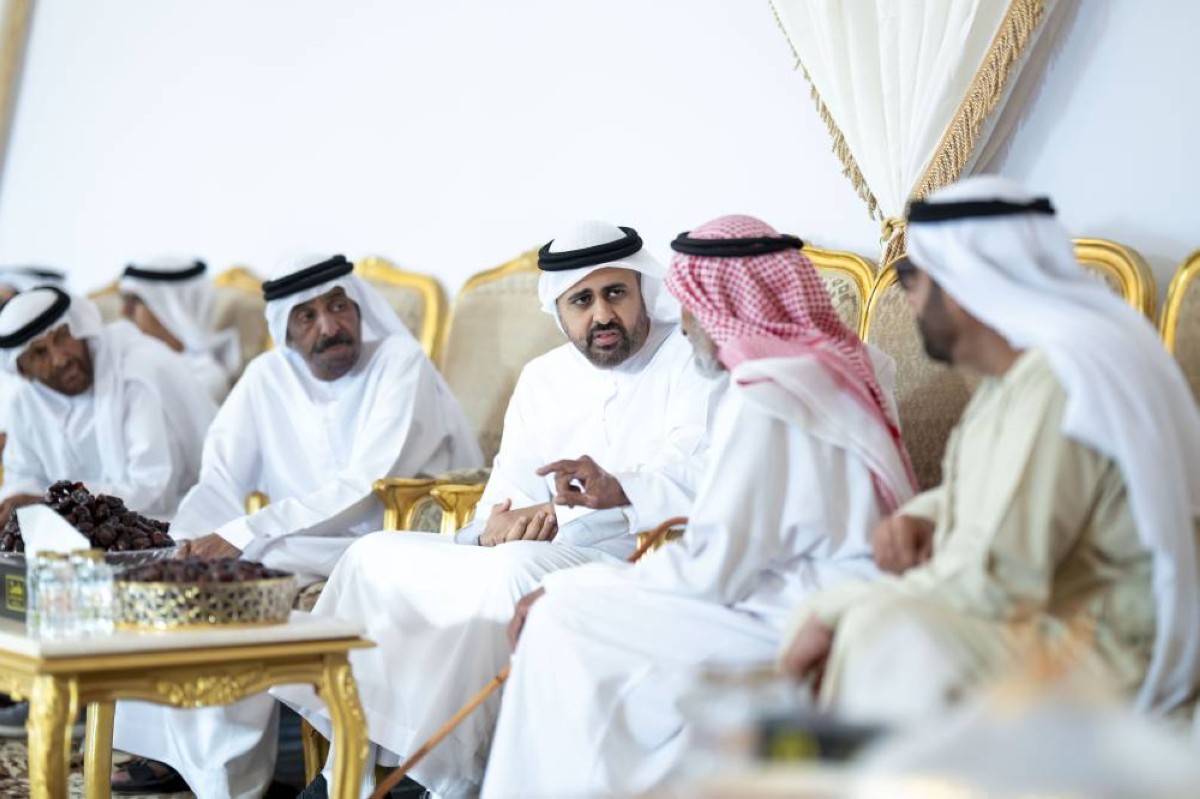 ذياب بن محمد بن زايد خلال تقديمه واجب العزاء